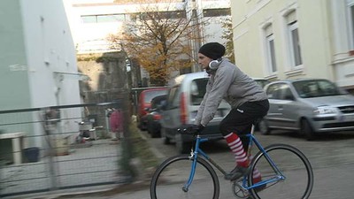 Jakob Wagner als Fahrradkurier unterwegs.jpg