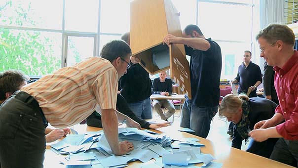 öffentliche auszählung der abstimmung im rektorat.jpg